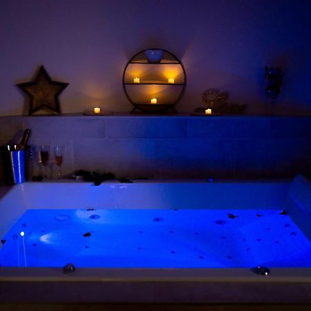 Le Mas Aux Amoureux , Suite Romantique Et Spa Le Barcarès エクステリア 写真