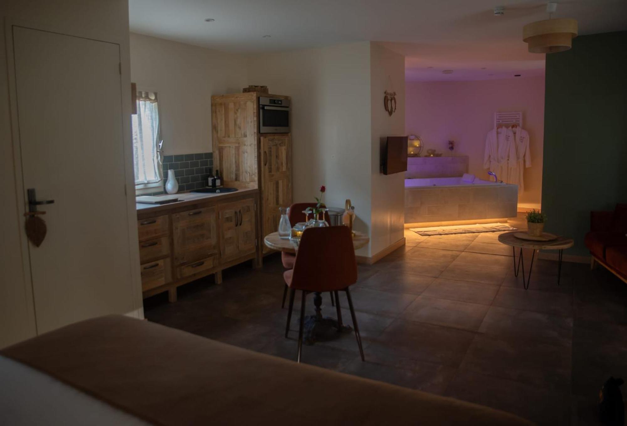 Le Mas Aux Amoureux , Suite Romantique Et Spa Le Barcarès エクステリア 写真