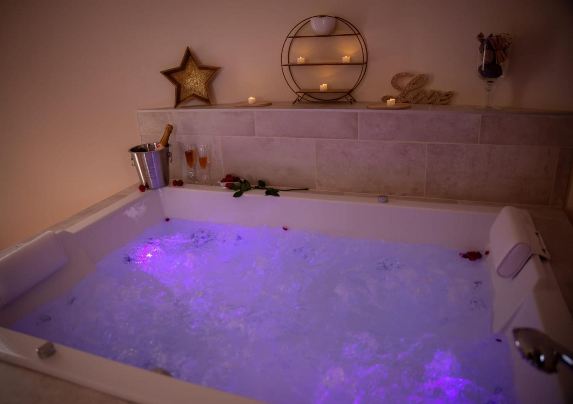 Le Mas Aux Amoureux , Suite Romantique Et Spa Le Barcarès エクステリア 写真