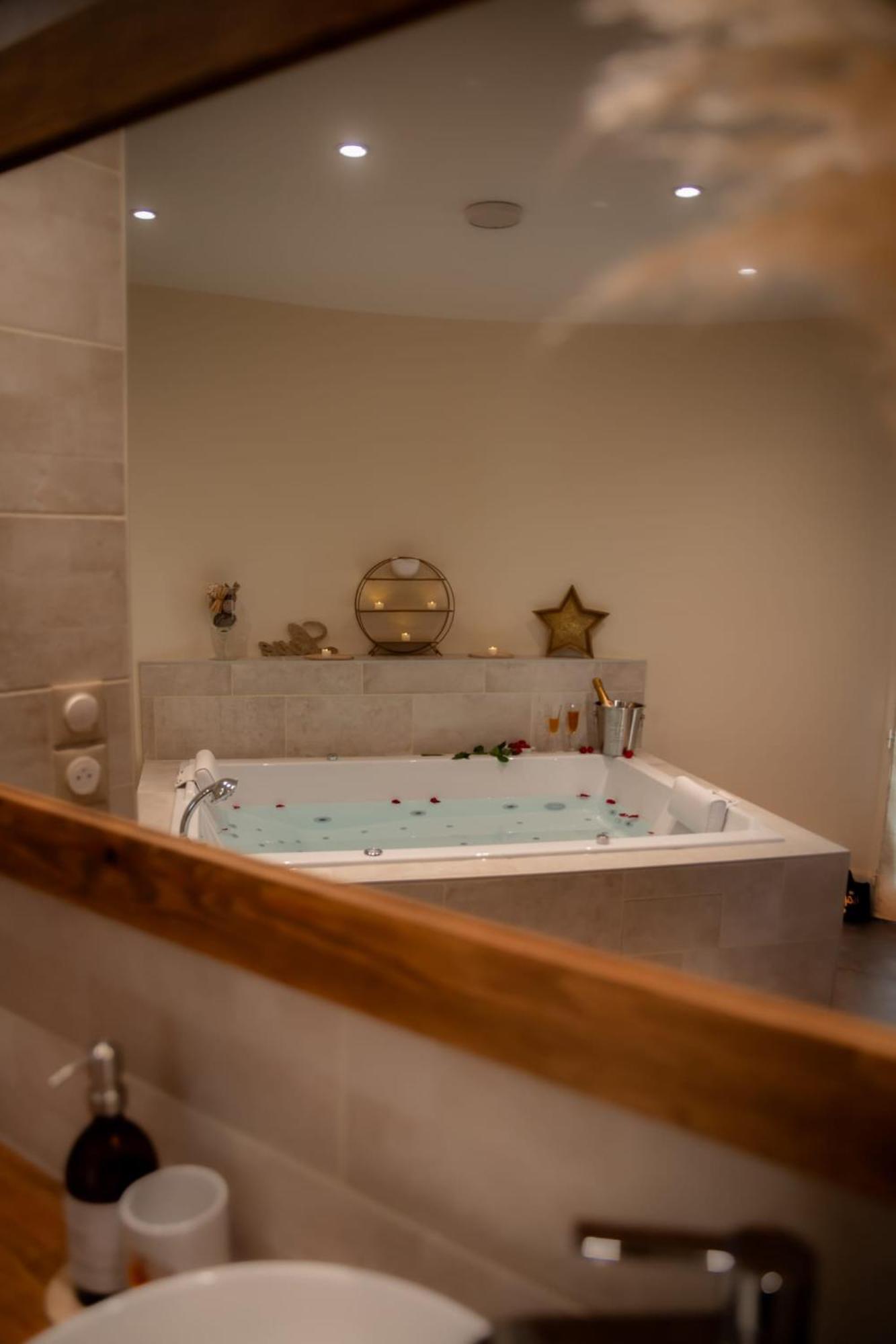 Le Mas Aux Amoureux , Suite Romantique Et Spa Le Barcarès エクステリア 写真