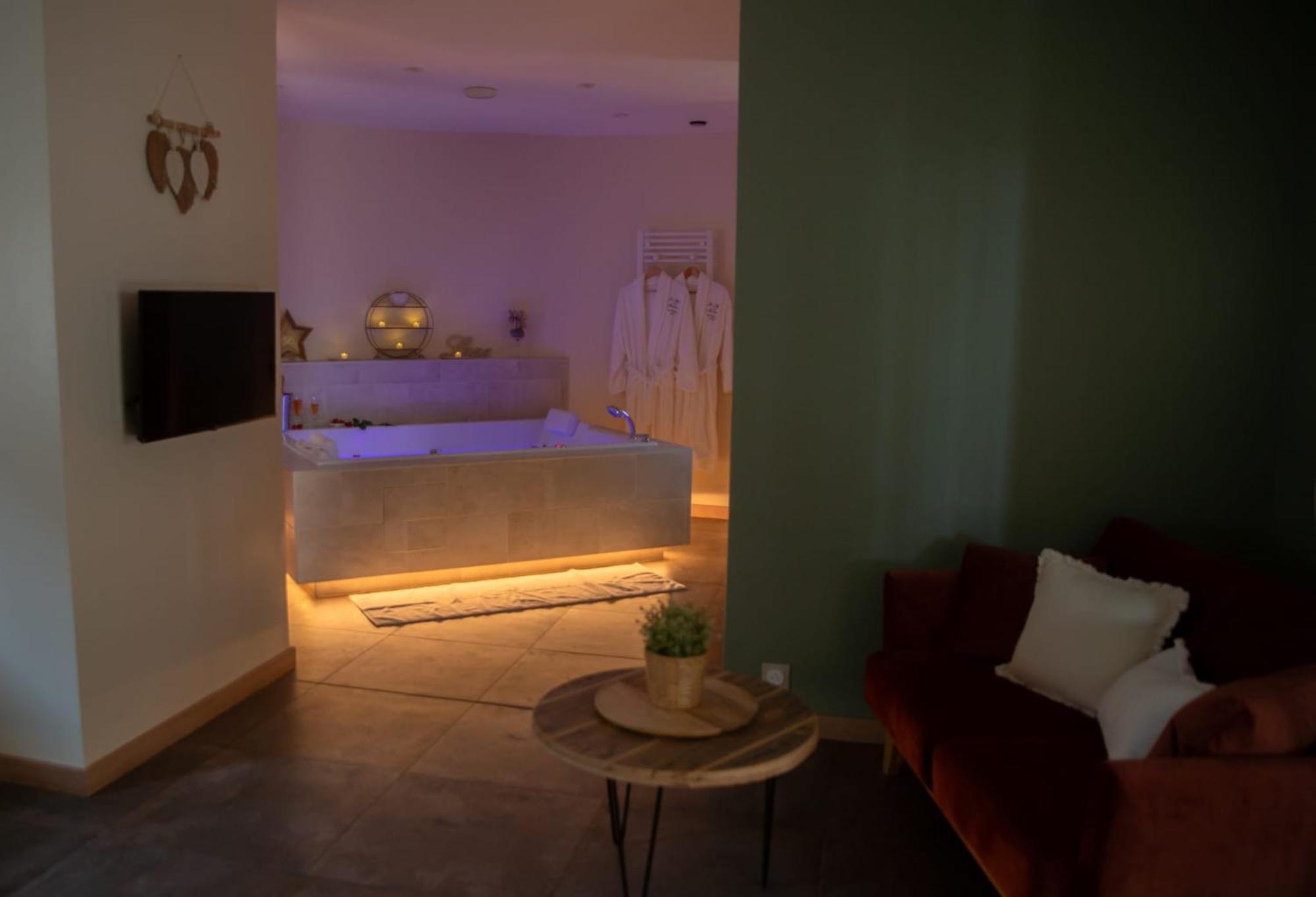 Le Mas Aux Amoureux , Suite Romantique Et Spa Le Barcarès エクステリア 写真