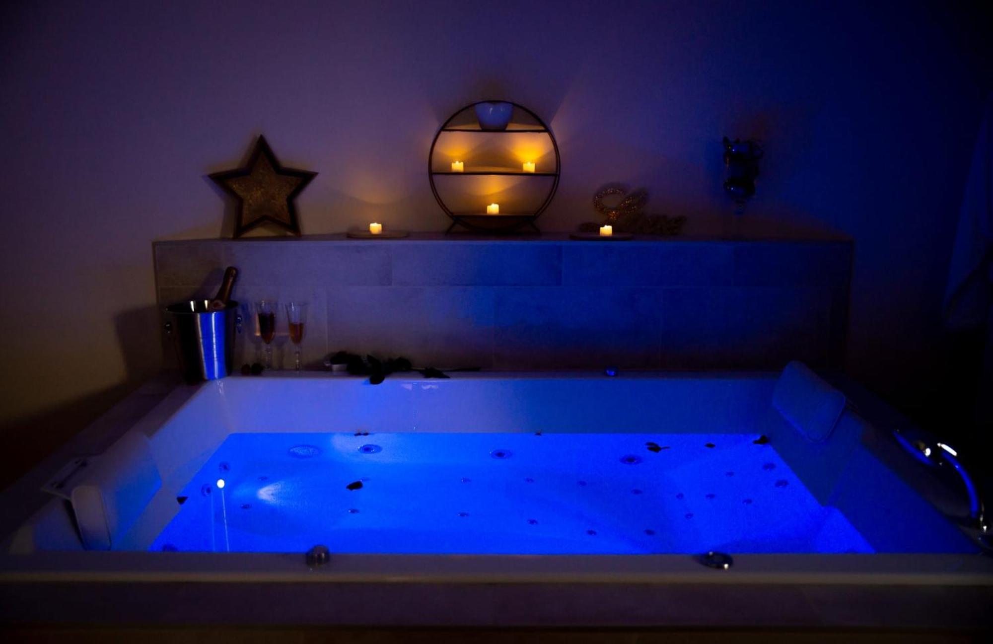 Le Mas Aux Amoureux , Suite Romantique Et Spa Le Barcarès エクステリア 写真