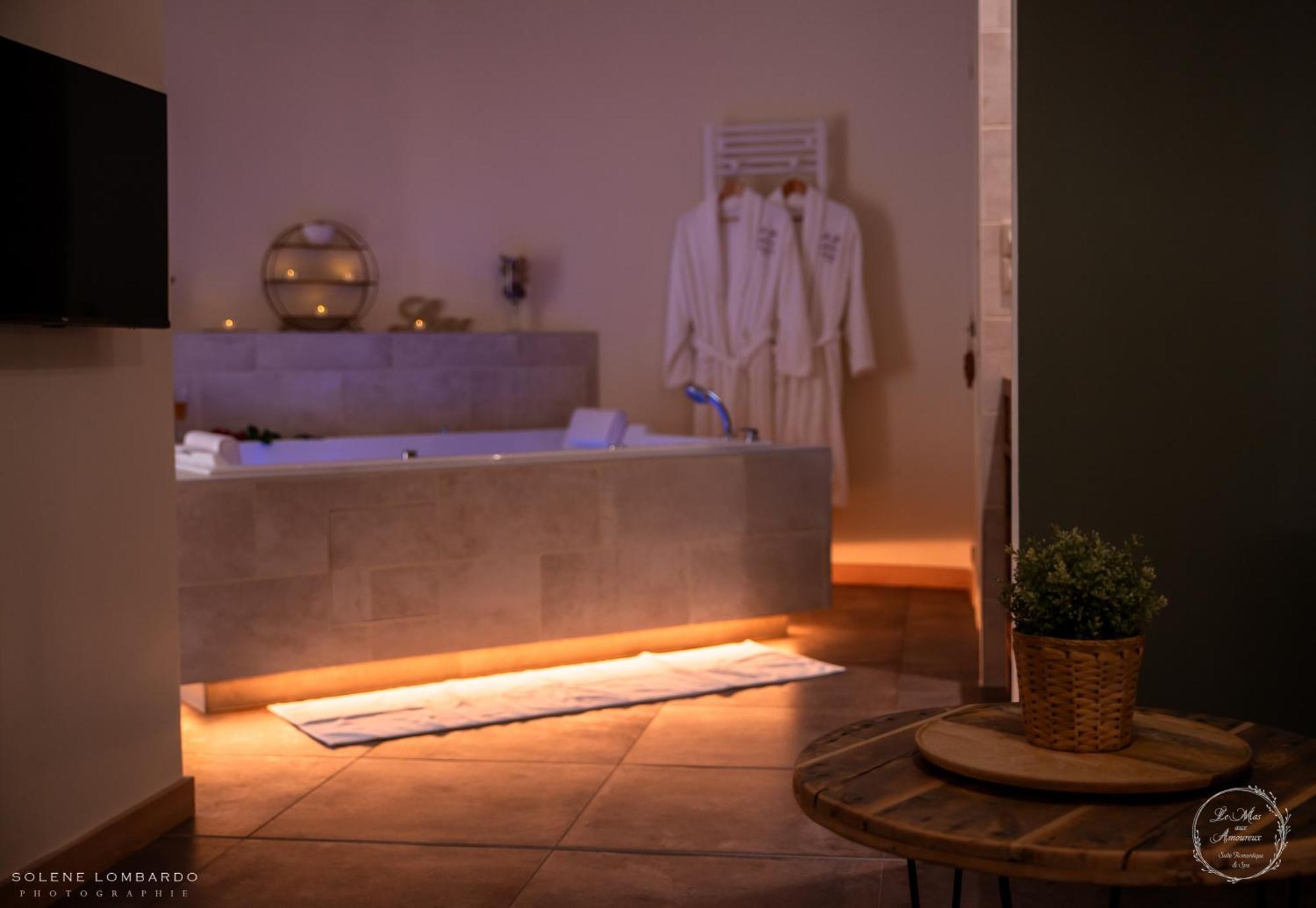 Le Mas Aux Amoureux , Suite Romantique Et Spa Le Barcarès エクステリア 写真